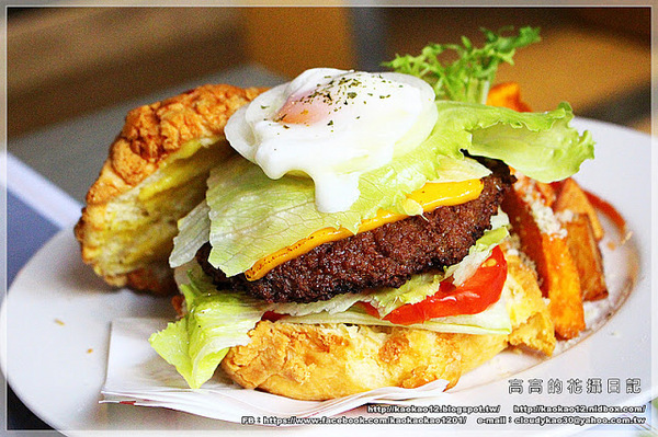 F.M食樂:【高雄】前鎮區。FM食樂《早午餐/輕食/商業午餐/排餐/DJ/音樂/調酒》