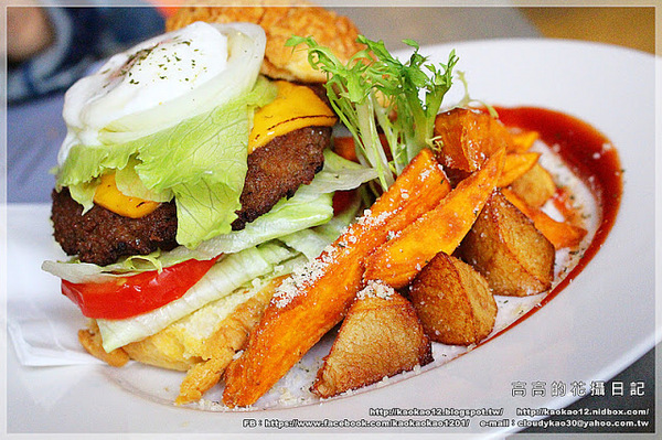 F.M食樂:【高雄】前鎮區。FM食樂《早午餐/輕食/商業午餐/排餐/DJ/音樂/調酒》