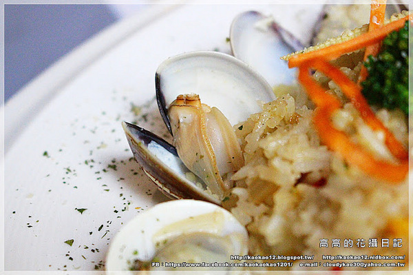 F.M食樂:【高雄】前鎮區。FM食樂《早午餐/輕食/商業午餐/排餐/DJ/音樂/調酒》