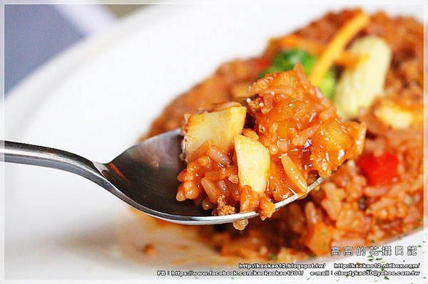 F.M食樂:【高雄】前鎮區。FM食樂《早午餐/輕食/商業午餐/排餐/DJ/音樂/調酒》