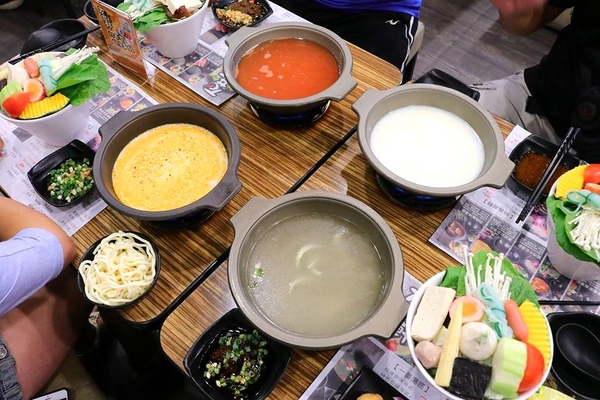 石井軒一番鍋物：【新北市中和美食】石井軒一番鍋物，推出平日午餐限定的海陸雙拼特價只要199元，天氣漸漸涼了，是時候過來吃熱呼呼的火鍋來暖暖身囉