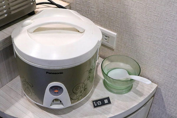 石井軒一番鍋物：【新北市中和美食】石井軒一番鍋物，推出平日午餐限定的海陸雙拼特價只要199元，天氣漸漸涼了，是時候過來吃熱呼呼的火鍋來暖暖身囉