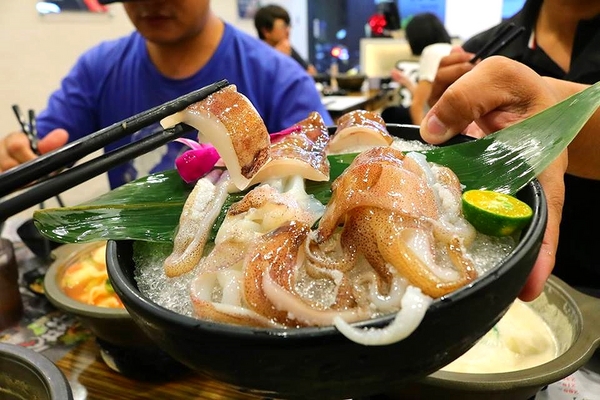 石井軒一番鍋物：【新北市中和美食】石井軒一番鍋物，推出平日午餐限定的海陸雙拼特價只要199元，天氣漸漸涼了，是時候過來吃熱呼呼的火鍋來暖暖身囉