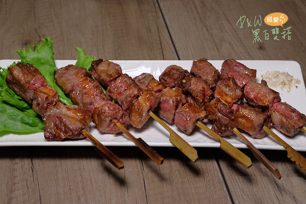 二代目手作り焼き鳥 居酒屋：D&W黑白雙搭【板橋府中食記】創意與熱情的結合，真男人的爆好吃日式居酒屋料理@二代目 - 手作り焼き鳥 居酒屋