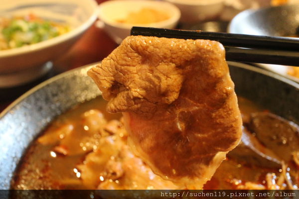 勝面：台中美食|勝面麻辣牛肉麵牛肉軟嫩拉麵Q彈超美味~逢甲店11/1開始試營運囉