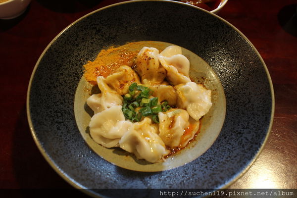 勝面：台中美食|勝面麻辣牛肉麵牛肉軟嫩拉麵Q彈超美味~逢甲店11/1開始試營運囉
