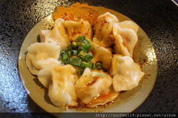 勝面：台中美食|勝面麻辣牛肉麵牛肉軟嫩拉麵Q彈超美味~逢甲店11/1開始試營運囉