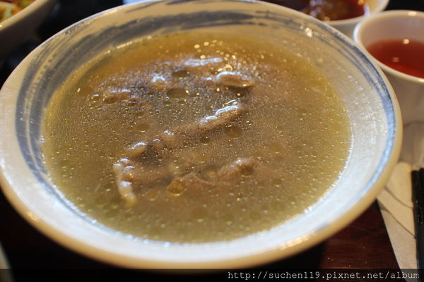 勝面：台中美食|勝面麻辣牛肉麵牛肉軟嫩拉麵Q彈超美味~逢甲店11/1開始試營運囉