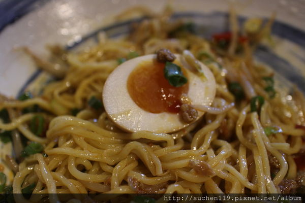 勝面：台中美食|勝面麻辣牛肉麵牛肉軟嫩拉麵Q彈超美味~逢甲店11/1開始試營運囉
