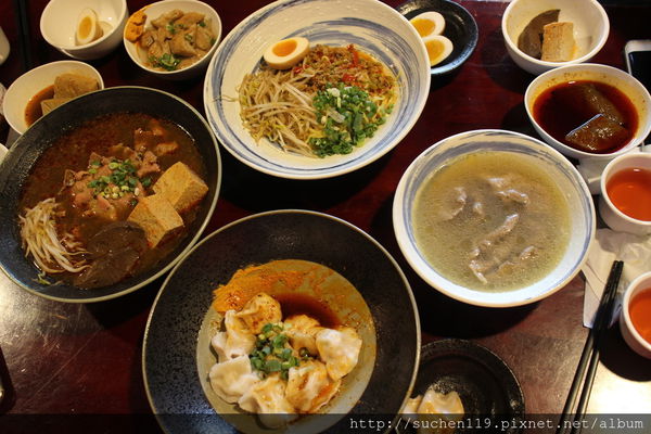 勝面：台中美食|勝面麻辣牛肉麵牛肉軟嫩拉麵Q彈超美味~逢甲店11/1開始試營運囉