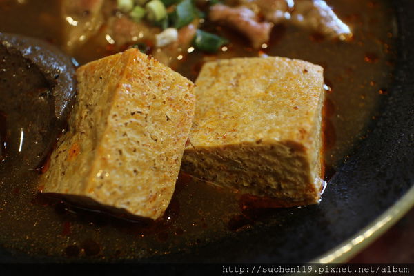 勝面：台中美食|勝面麻辣牛肉麵牛肉軟嫩拉麵Q彈超美味~逢甲店11/1開始試營運囉