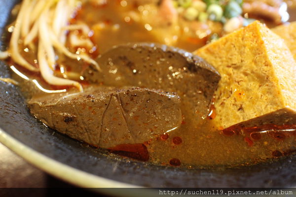 勝面：台中美食|勝面麻辣牛肉麵牛肉軟嫩拉麵Q彈超美味~逢甲店11/1開始試營運囉