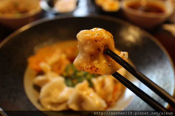 勝面：台中美食|勝面麻辣牛肉麵牛肉軟嫩拉麵Q彈超美味~逢甲店11/1開始試營運囉