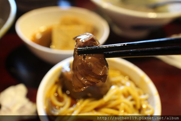 勝面：台中美食|勝面麻辣牛肉麵牛肉軟嫩拉麵Q彈超美味~逢甲店11/1開始試營運囉