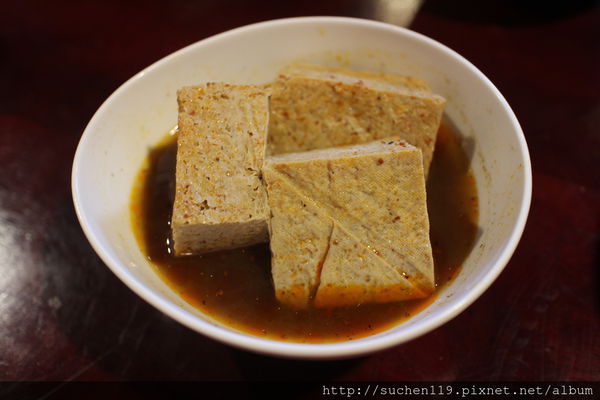 勝面：台中美食|勝面麻辣牛肉麵牛肉軟嫩拉麵Q彈超美味~逢甲店11/1開始試營運囉