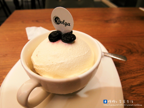 Bulga 寶格冰淇淋:〖台中│美食〗Bulga 寶格冰淇淋 ❤ 草悟道新開幕冰品店,裝潢典雅高貴,價格不貴,搭配手工果醬,層次更豐富!!