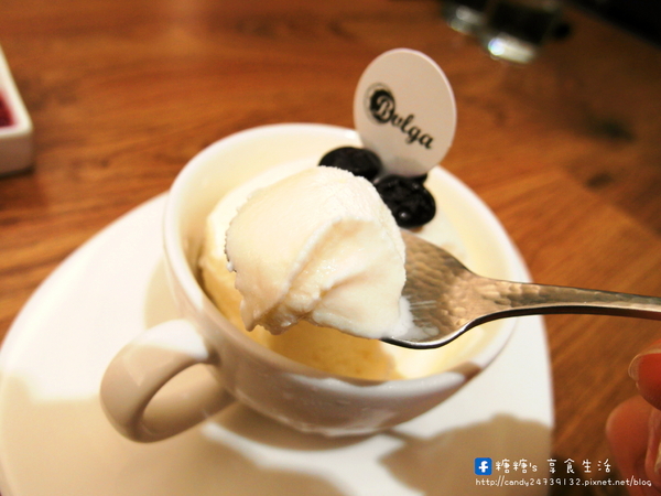 Bulga 寶格冰淇淋:〖台中│美食〗Bulga 寶格冰淇淋 ❤ 草悟道新開幕冰品店,裝潢典雅高貴,價格不貴,搭配手工果醬,層次更豐富!!