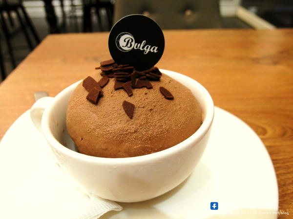 Bulga 寶格冰淇淋:〖台中│美食〗Bulga 寶格冰淇淋 ❤ 草悟道新開幕冰品店,裝潢典雅高貴,價格不貴,搭配手工果醬,層次更豐富!!