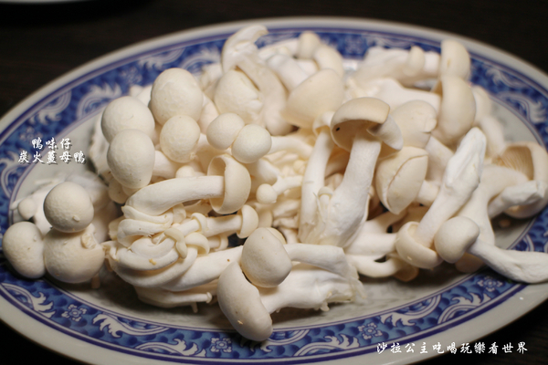 鴨味仔炭火薑母鴨-萬華店：萬華薑母鴨火鍋『鴨味仔炭火薑母鴨(萬華店)』冬令進補