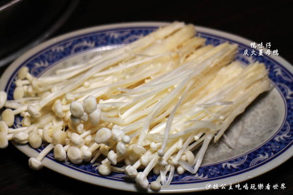 鴨味仔炭火薑母鴨-萬華店：萬華薑母鴨火鍋『鴨味仔炭火薑母鴨(萬華店)』冬令進補