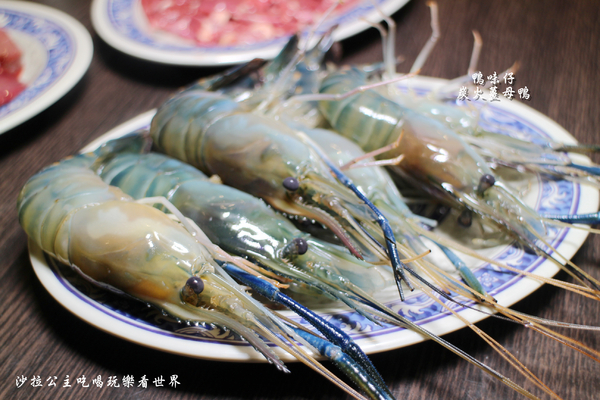 鴨味仔炭火薑母鴨-萬華店：萬華薑母鴨火鍋『鴨味仔炭火薑母鴨(萬華店)』冬令進補