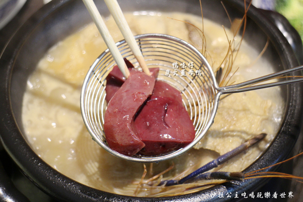 鴨味仔炭火薑母鴨-萬華店：萬華薑母鴨火鍋『鴨味仔炭火薑母鴨(萬華店)』冬令進補