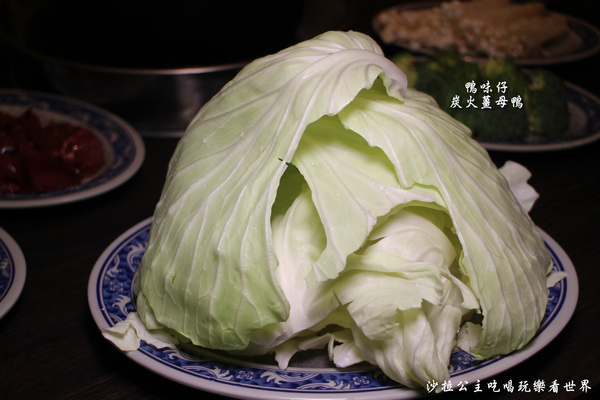 鴨味仔炭火薑母鴨-萬華店：萬華薑母鴨火鍋『鴨味仔炭火薑母鴨(萬華店)』冬令進補