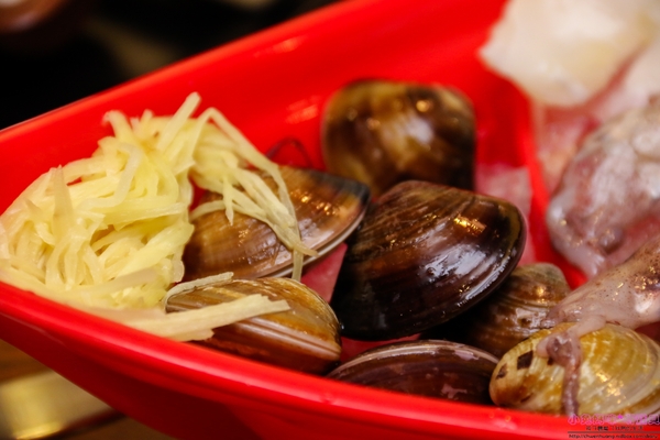 川都鍋宴：【信義區火鍋】☼川都鍋宴 ☼特製四川麻辣辛香料湯頭,順口好喝夠味,冬天就要吃這味♥♥