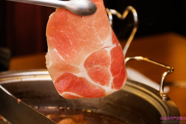 川都鍋宴：【信義區火鍋】☼川都鍋宴 ☼特製四川麻辣辛香料湯頭,順口好喝夠味,冬天就要吃這味♥♥