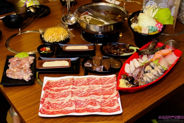 川都鍋宴：【信義區火鍋】☼川都鍋宴 ☼特製四川麻辣辛香料湯頭,順口好喝夠味,冬天就要吃這味♥♥