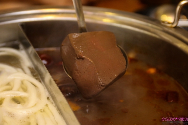 川都鍋宴：【信義區火鍋】☼川都鍋宴 ☼特製四川麻辣辛香料湯頭,順口好喝夠味,冬天就要吃這味♥♥