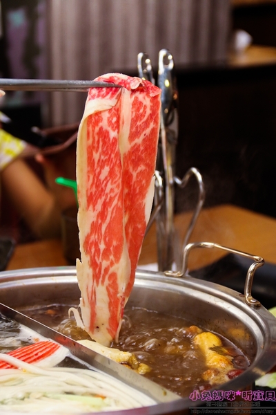 川都鍋宴：【信義區火鍋】☼川都鍋宴 ☼特製四川麻辣辛香料湯頭,順口好喝夠味,冬天就要吃這味♥♥