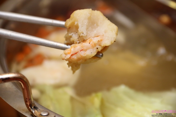 川都鍋宴：【信義區火鍋】☼川都鍋宴 ☼特製四川麻辣辛香料湯頭,順口好喝夠味,冬天就要吃這味♥♥