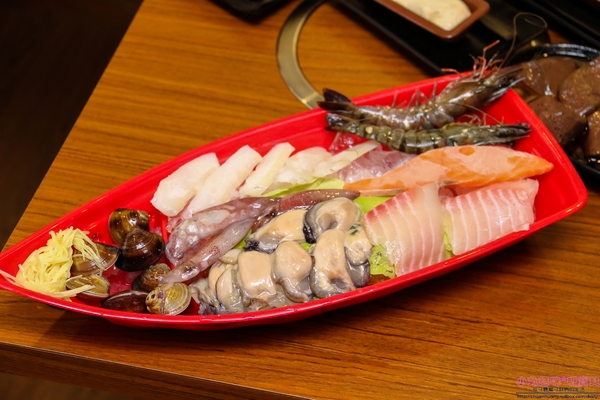 川都鍋宴：【信義區火鍋】☼川都鍋宴 ☼特製四川麻辣辛香料湯頭,順口好喝夠味,冬天就要吃這味♥♥