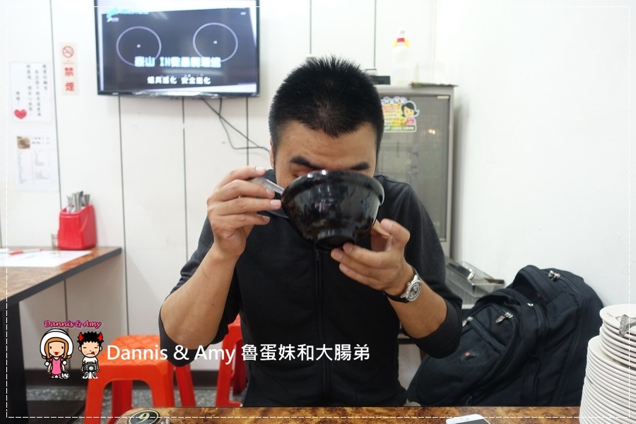 20161028《台北南港車站美食》南港傳統大腸圈 推薦糯米腸。菜捲。油豆腐 ︱南港捷運站附近（附影片） (16).jpg