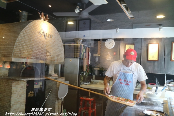 薩朵拿坡里披薩餐廳SALTO Pizzeria Napoletana:【台北大安區】在台北就能享用義大利正統義式料理『薩朵拿坡里披薩餐廳 SALTO Pizzeria Napoletana』東區美食、捷運國父紀念館