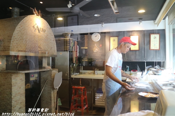 薩朵拿坡里披薩餐廳SALTO Pizzeria Napoletana:【台北大安區】在台北就能享用義大利正統義式料理『薩朵拿坡里披薩餐廳 SALTO Pizzeria Napoletana』東區美食、捷運國父紀念館