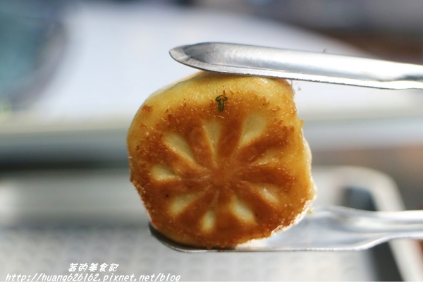 咬三口上海生煎包(公館店):【台北中正區】會爆漿的上海生煎包『咬三口上海生煎包』銅板美食/水源市場旁/捷運公館美食推薦~