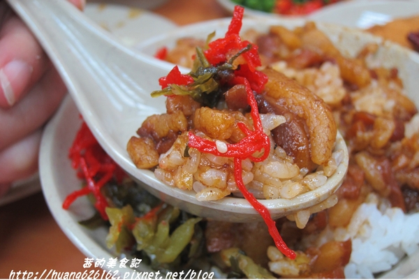 紅昌吉昌吉街豬血湯(三重正義店):【新北三重區】天然紅豆腐『紅昌吉昌吉街豬血湯』開幕期間豬血湯買一送二、捷運三重國小