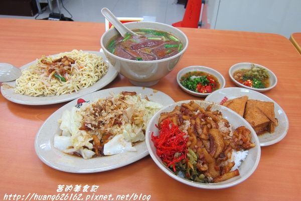 紅昌吉昌吉街豬血湯(三重正義店):【新北三重區】天然紅豆腐『紅昌吉昌吉街豬血湯』開幕期間豬血湯買一送二、捷運三重國小