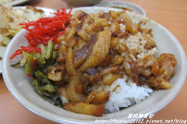 紅昌吉昌吉街豬血湯(三重正義店):【新北三重區】天然紅豆腐『紅昌吉昌吉街豬血湯』開幕期間豬血湯買一送二、捷運三重國小