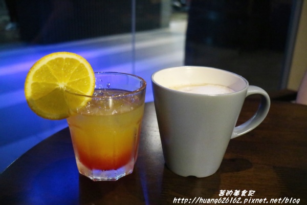 享住旅店：【基隆住宿】工業風格商旅 『享住旅店(Just Live Inn)』近基隆廟口、微醺之夜~