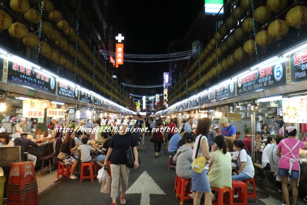 享住旅店：【基隆住宿】工業風格商旅 『享住旅店(Just Live Inn)』近基隆廟口、微醺之夜~