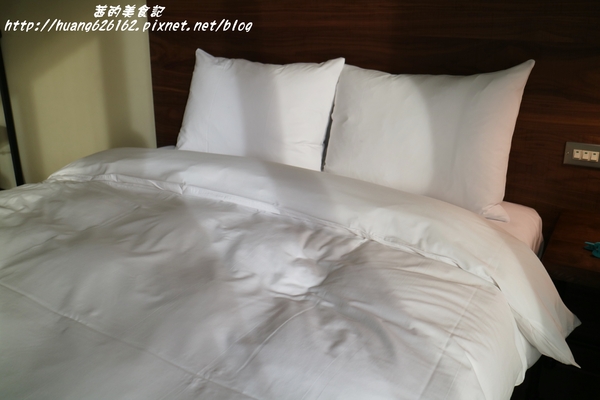 享住旅店：【基隆住宿】工業風格商旅 『享住旅店(Just Live Inn)』近基隆廟口、微醺之夜~