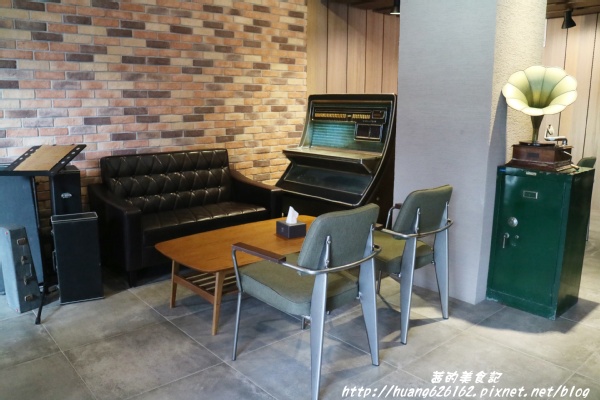 享住旅店：【基隆住宿】工業風格商旅 『享住旅店(Just Live Inn)』近基隆廟口、微醺之夜~