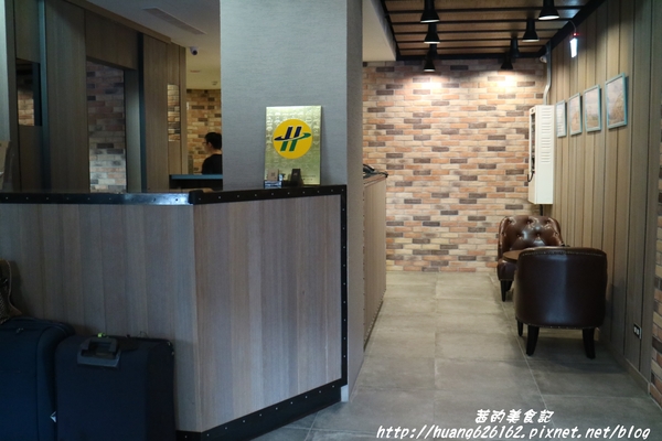 享住旅店：【基隆住宿】工業風格商旅 『享住旅店(Just Live Inn)』近基隆廟口、微醺之夜~