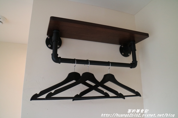 享住旅店：【基隆住宿】工業風格商旅 『享住旅店(Just Live Inn)』近基隆廟口、微醺之夜~