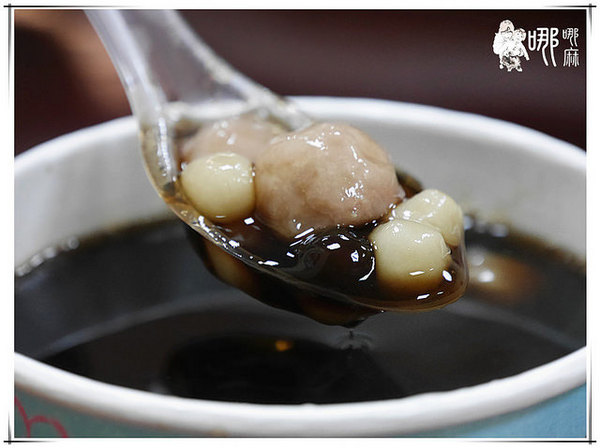 桃園忠孝甜品專賣:【力行市場銅板美食】桃園忠孝熱甜湯~天冷來碗熱呼呼黑糖熬煮紅豆湯加手工芋圓