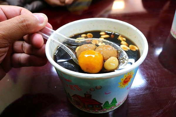 林口忠孝米苔目(桃園店):【桃園美食】桃園忠孝熱甜湯~愛吃燒仙草的人請注意囉/冬天來碗熱呼呼的紅豆湯和燒仙草賞讚啦~