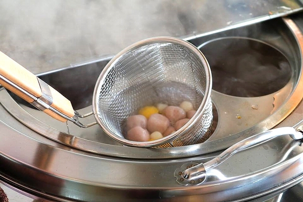 林口忠孝米苔目(桃園店):【桃園美食】桃園忠孝熱甜湯~愛吃燒仙草的人請注意囉/冬天來碗熱呼呼的紅豆湯和燒仙草賞讚啦~